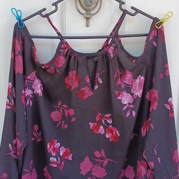 TORRID Plus Size Floral Top Sz 2X - Picture 2 of 5